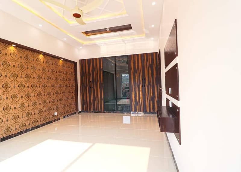 10 Marla House Available For Rent In Air Avenue Lahore 12