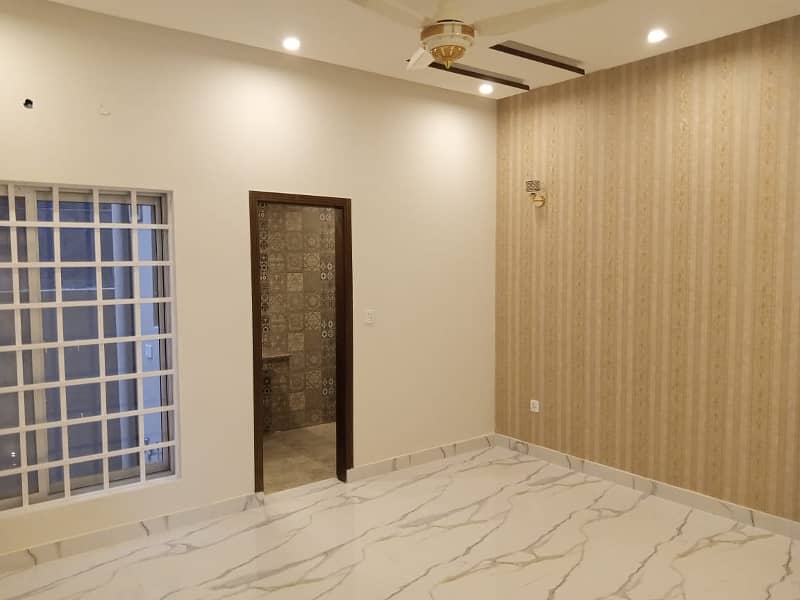 5 Marla Upper Portion For Rent In Eden Boulevard College Road Lahore 0