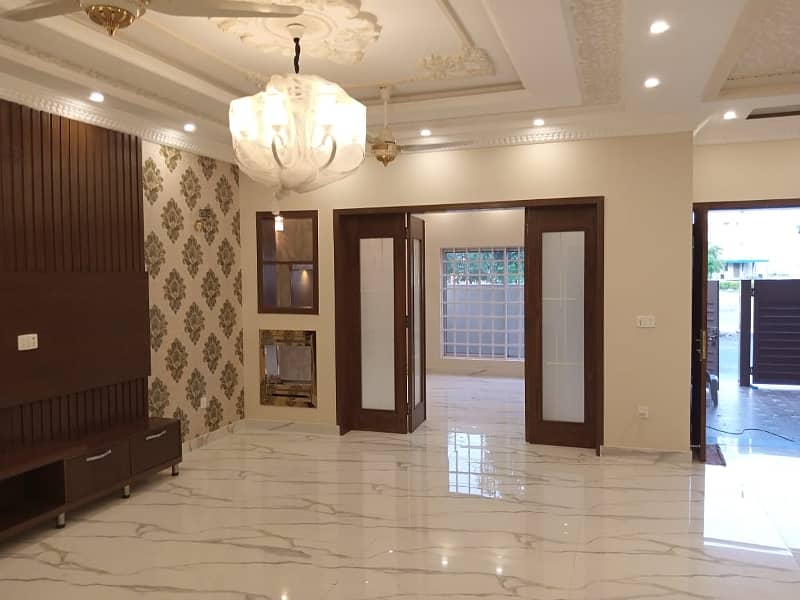 5 Marla Upper Portion For Rent In Eden Boulevard College Road Lahore 11