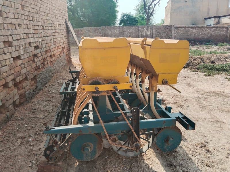 wheat collateral dril machine with fertilizer attachment 4