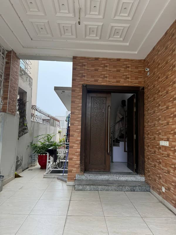 Separate Entry 1 Kanal Upper portion Available For rent In Ex Park View Lahore 0