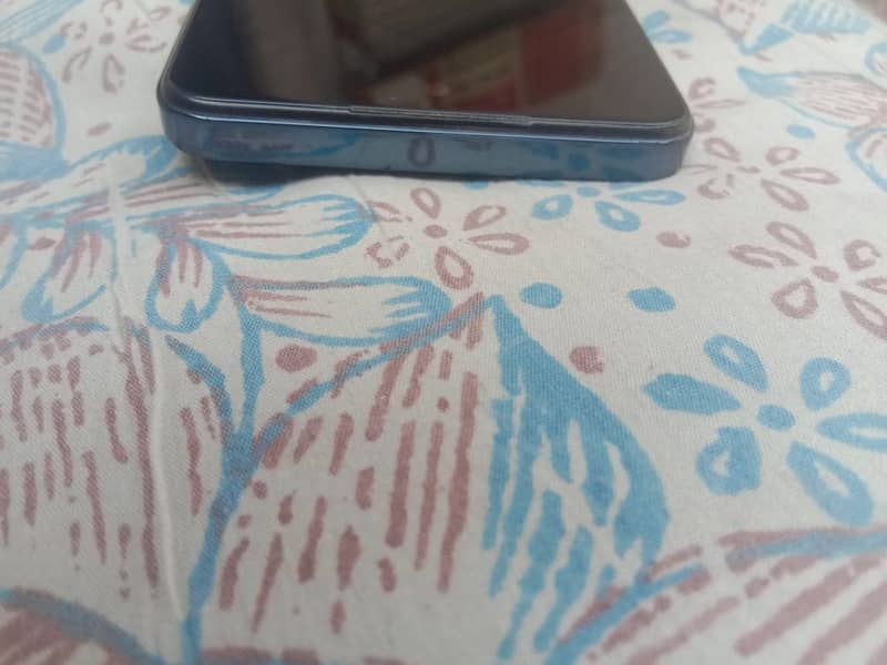 infinix hot 40i good condition only 2 month use Kiya hai 4