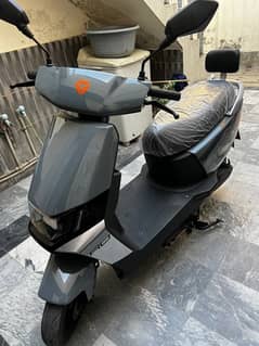 Yadea Electric Scooty Ruibine