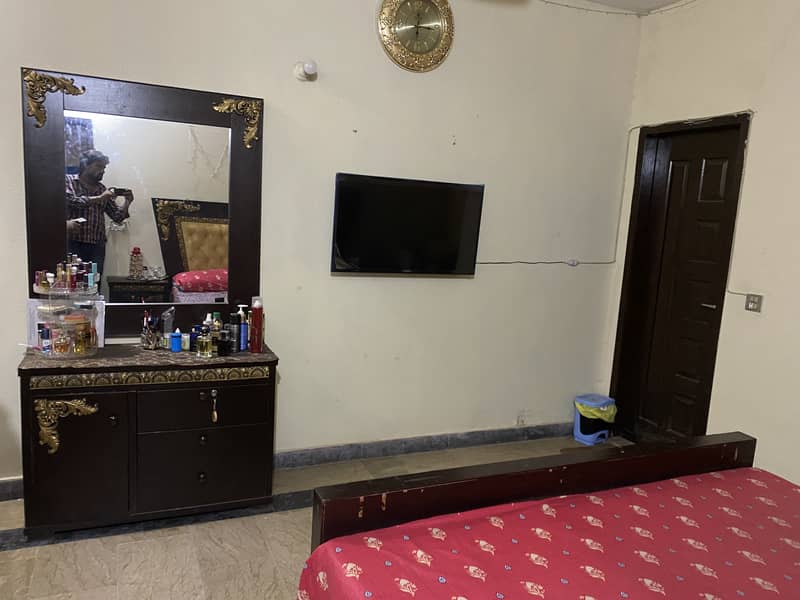 12 Marla upper portion with gas, 24 hour water, electricity separate, near main college road 19