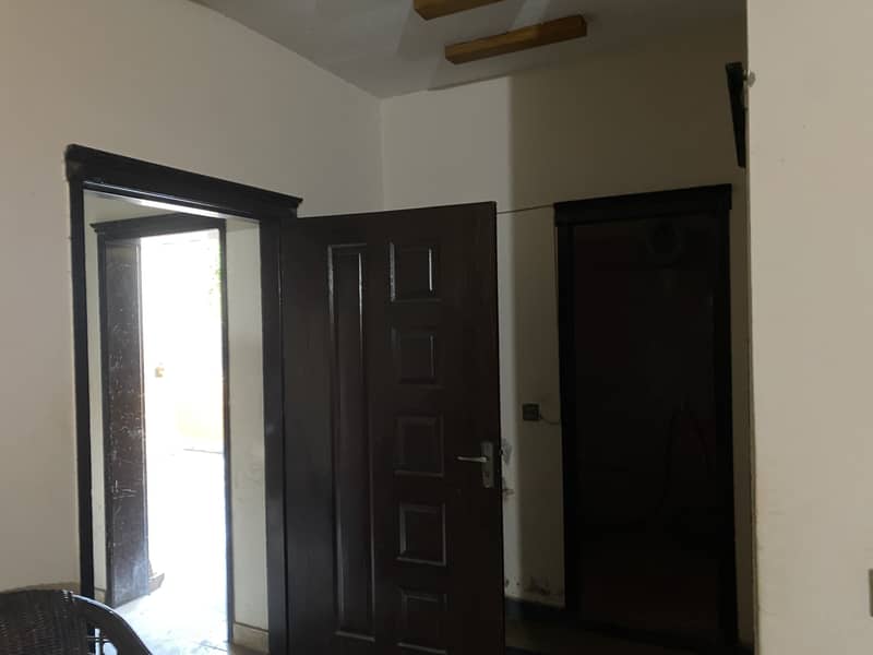 12 Marla upper portion with gas, 24 hour water, electricity separate, near main college road 22