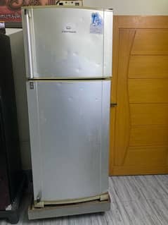 dawlance full size refrigerator