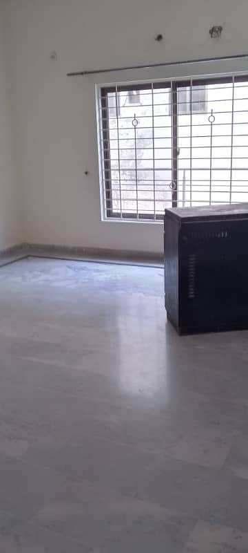 1 kanal beautiful upper portion for rent in Uet housing society near Valencia society. 4