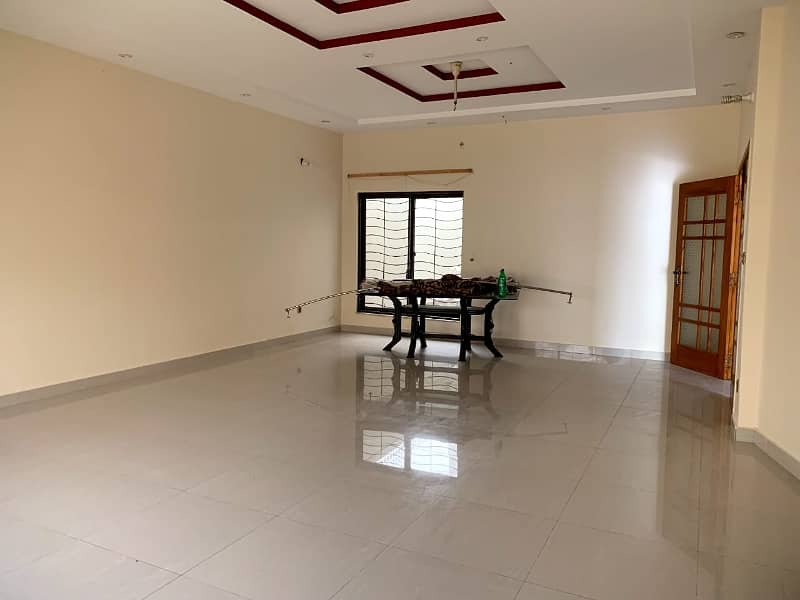 1 kanal lower portion with servant quarter is for rent in engineer Town near dha rehber. 2