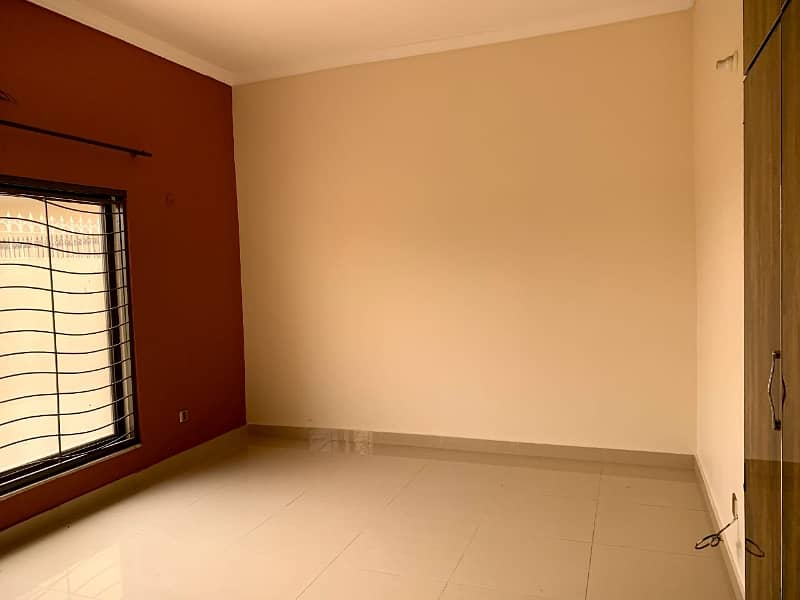 1 kanal lower portion with servant quarter is for rent in engineer Town near dha rehber. 8