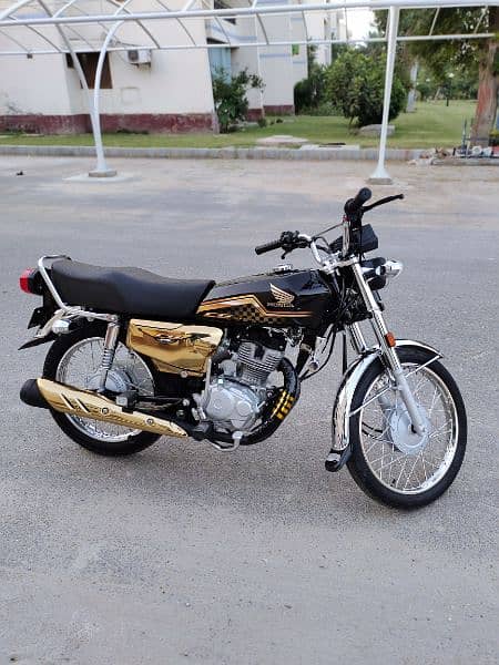 Honda CG 125 Special Edition,Golden black,Self Start. 0