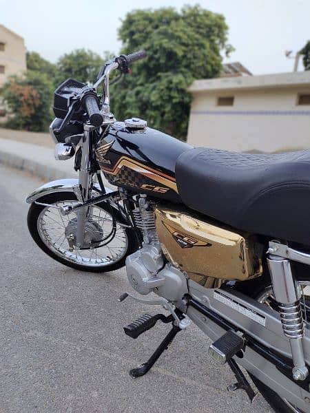 Honda CG 125 Special Edition,Golden black,Self Start. 3