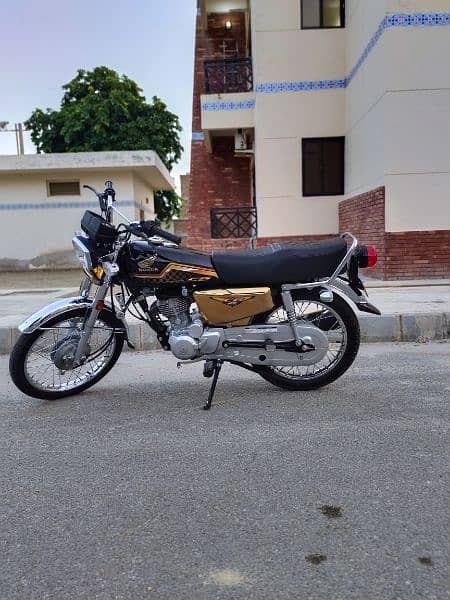 Honda CG 125 Special Edition,Golden black,Self Start. 4