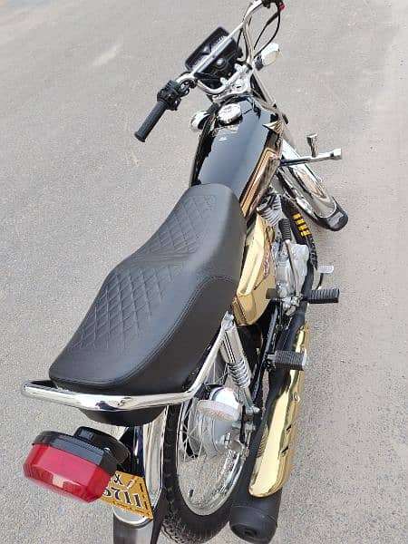 Honda CG 125 Special Edition,Golden black,Self Start. 5