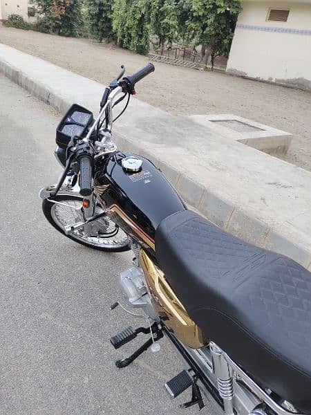 Honda CG 125 Special Edition,Golden black,Self Start. 6