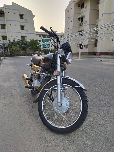 Honda CG 125 Special Edition,Golden black,Self Start. 7