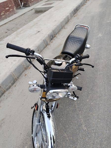 Honda CG 125 Special Edition,Golden black,Self Start. 8