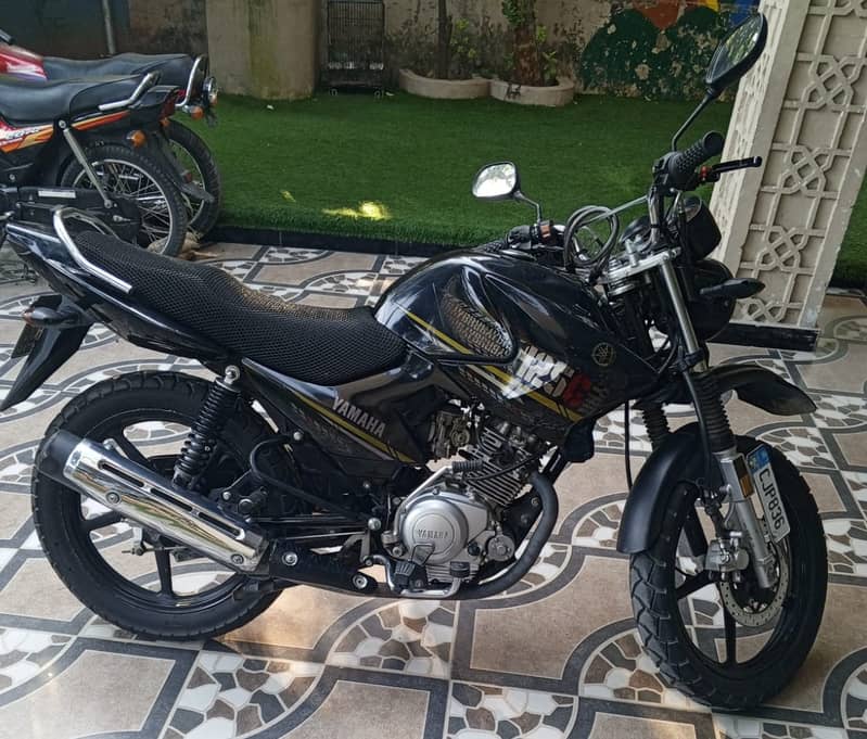 Yamaha YBR125G 22 model 23 registered Islamabad number 1