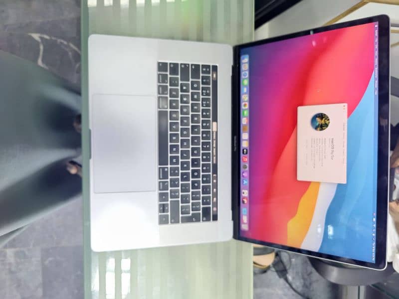 Macbook pro 2019 
Core i9 
16gb 
512 ssd 3