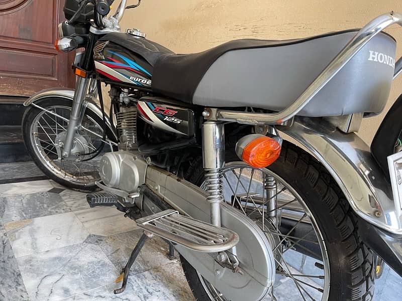 only 11000 km Honda 125 5