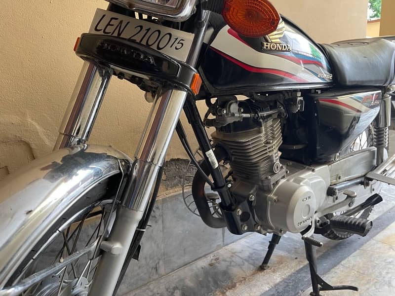 only 11000 km Honda 125 8