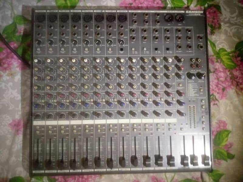 Dj mixer/amplifier/sound 5