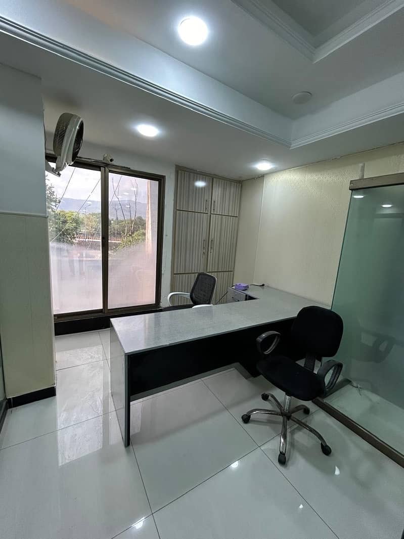 BEAUTIFUL FULLY FURNISHED OFFICE FOR RENT BLUE AREA 4