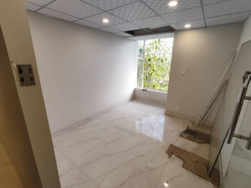 BLUE AREA OFFICE SPACE FOR RENT 4000 SQFT 16