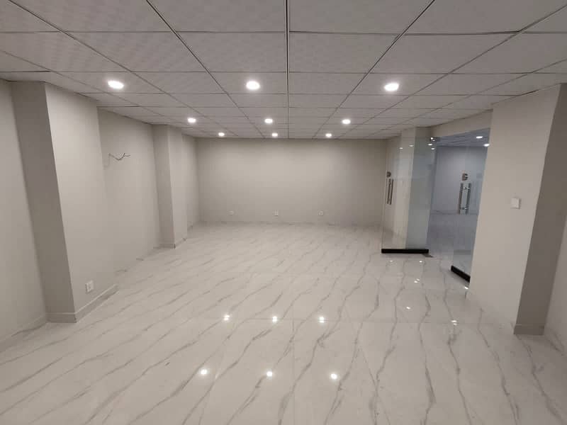 BLUE AREA OFFICE SPACE FOR RENT 4000 SQFT 21