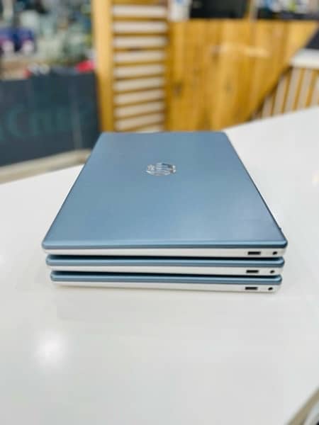 Hp 15-fd0003ca Touch i5-13thGen 8GbRam 1TB SSD Intel Iris Xe Graphics 4