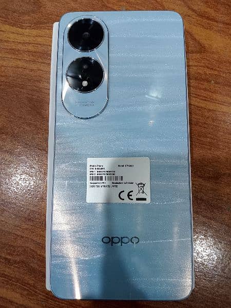 Oppo A60 : 8/256 3