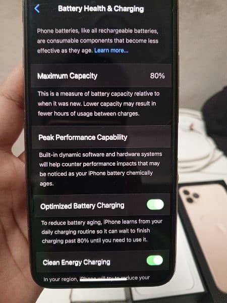 iPhone 11 Pro Max 256gb Golden Factory Unlock Full Box 4