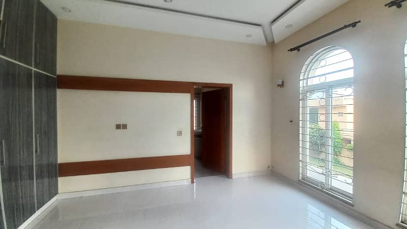 3 Beds 20 Marla Upper Portion Rent in Ex Air Avenue DHA Phase 8 Airport road Lahore. 1