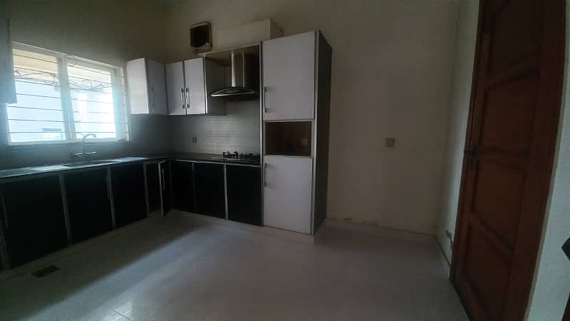 3 Beds 20 Marla Upper Portion Rent in Ex Air Avenue DHA Phase 8 Airport road Lahore. 4