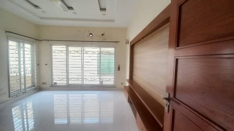 3 Beds 20 Marla Upper Portion Rent in Ex Air Avenue DHA Phase 8 Airport road Lahore. 7