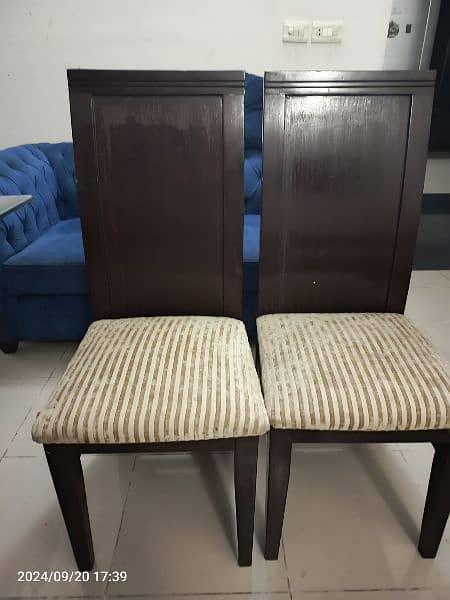 Urgent sale  Dining Table with 4 chairs 3