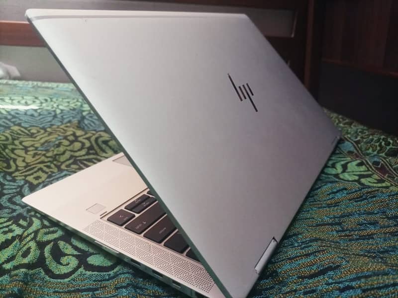 HP EliteBook Folio 1030 touch 360  i7 8t Gen 16gb/512gb M2 SSD Face id 6