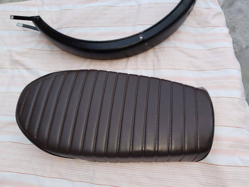 cafe racer bike seat and mudguard back 4