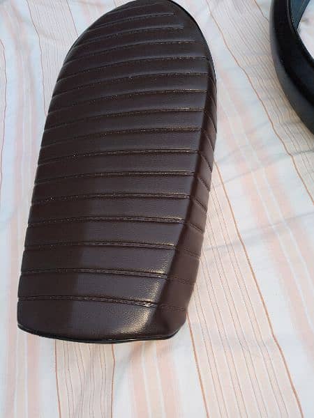 cafe racer bike seat and mudguard back 5