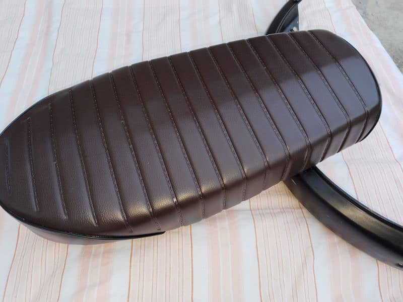 cafe racer bike seat and mudguard back 6