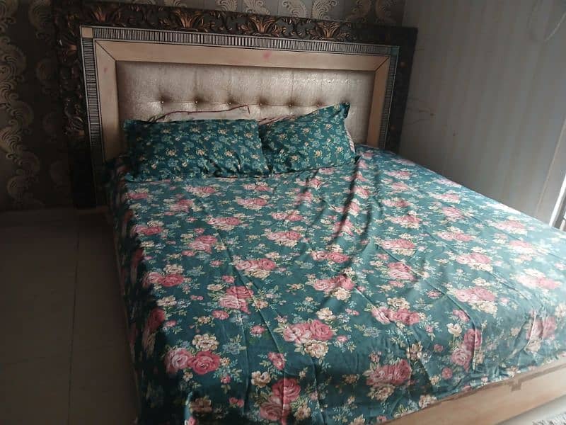 kind bed with spring mattress 3