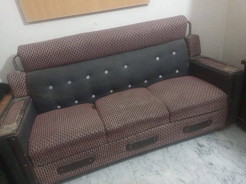 2 sets of sofa. 6 seater 1