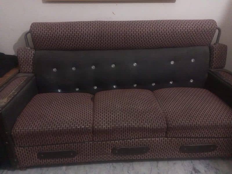 2 sets of sofa. 6 seater 2