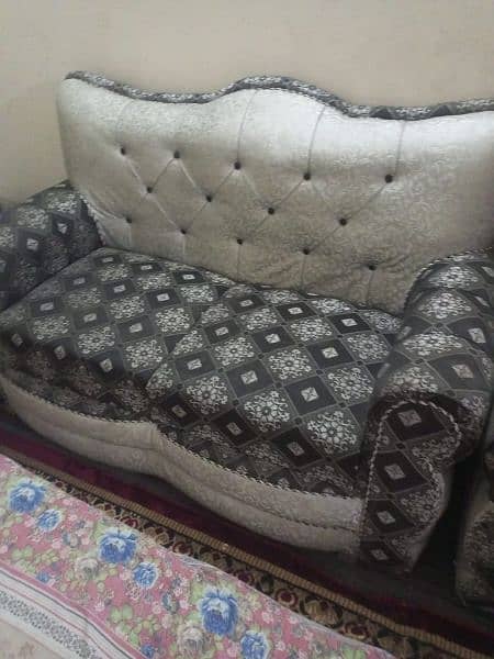 2 sets of sofa. 6 seater 5