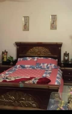 bed 5 by 6 size with mattress and 2 side table 3 door almari