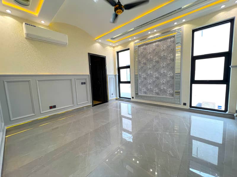 "Luxurious 1 Kanal Semi-Furnished 5 Bed House with Basement in DHA Phase 6 Block N" 17