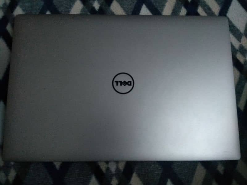 Dell XPS 15 9550 1