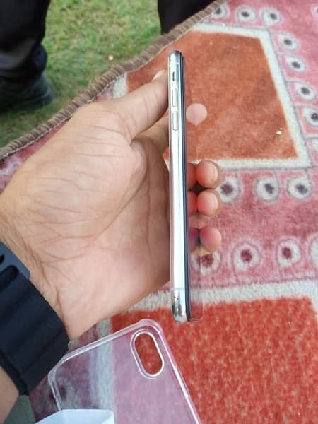 I phone xs 64 gb nonpta factory unlock 4