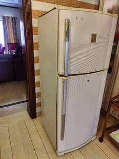 Dowllance Fridge Medium size for sale very good cooling