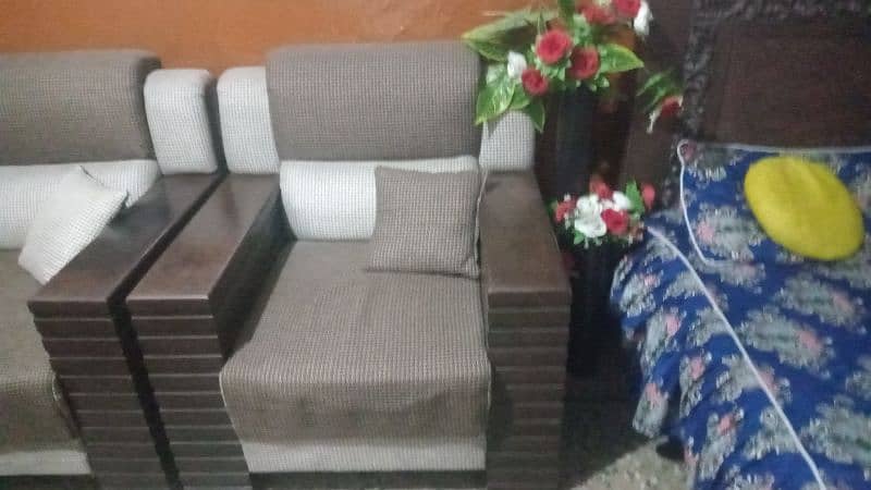 5. seater sofa in good condition WhatsApp 03199721931 1