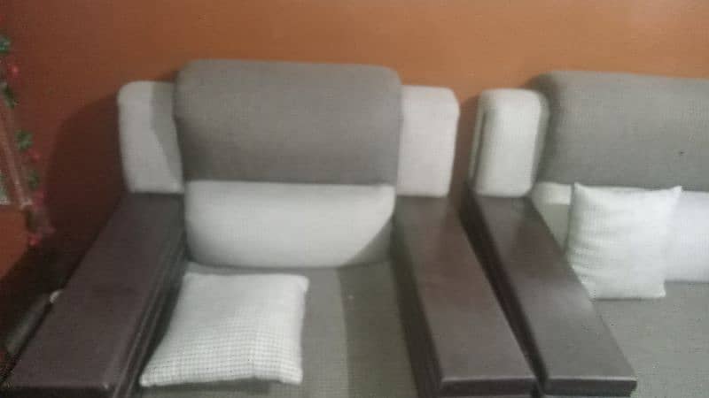 5. seater sofa in good condition WhatsApp 03199721931 2